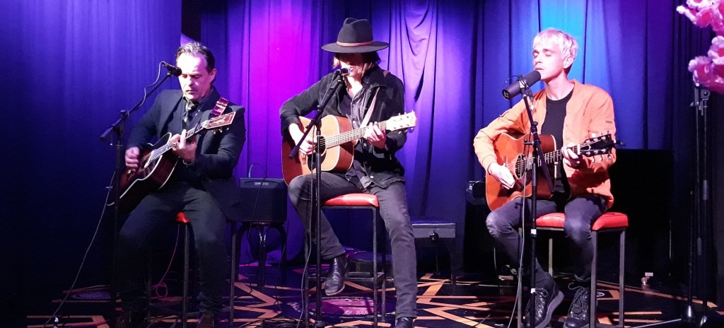 Oh Reach: A Choir Of&nbsp;Three